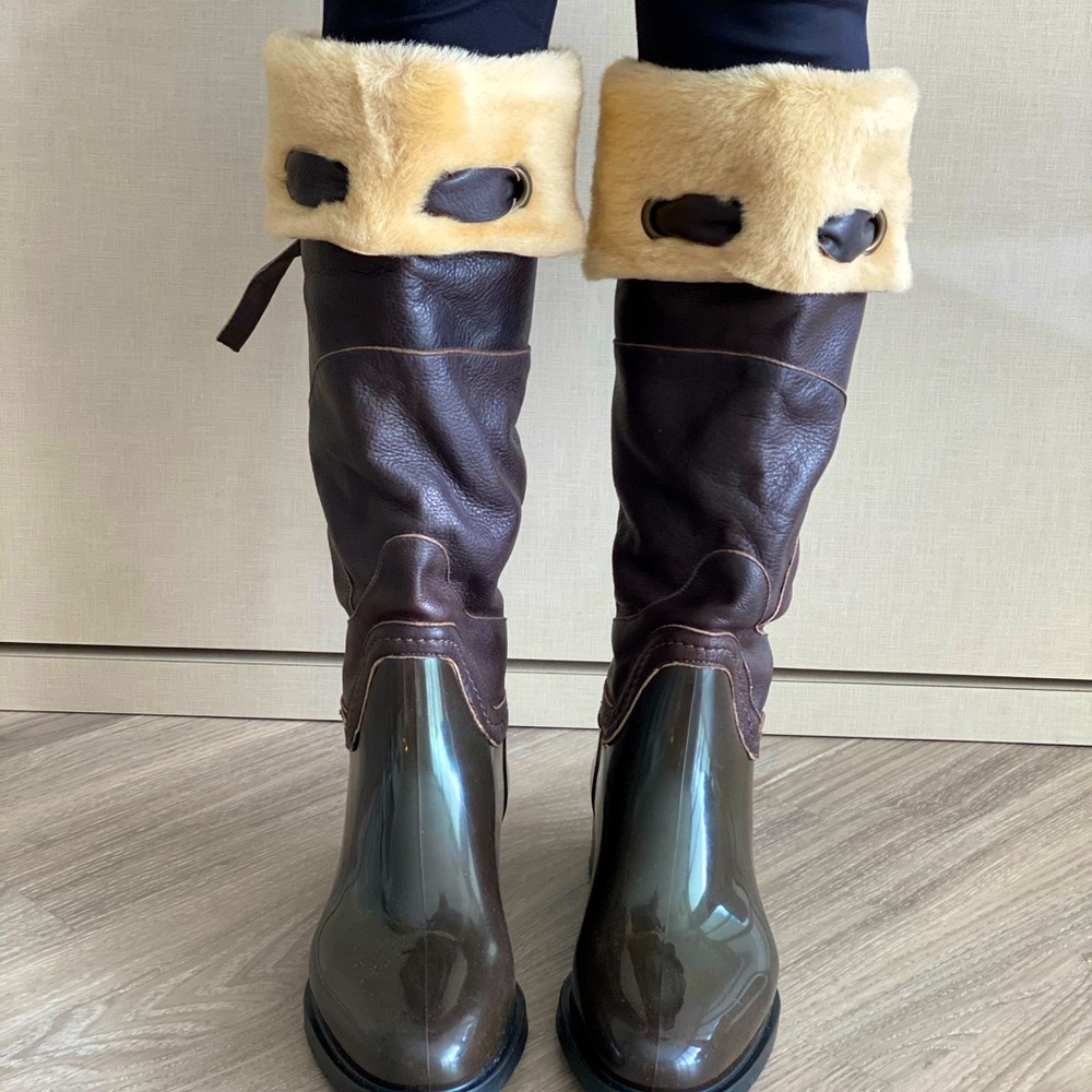 Rain and snow boots. Like New. Made in Italy